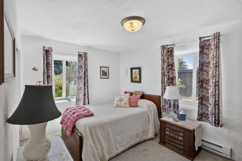 Experience comfort and style in this spacious, beautifully kept - photo 22