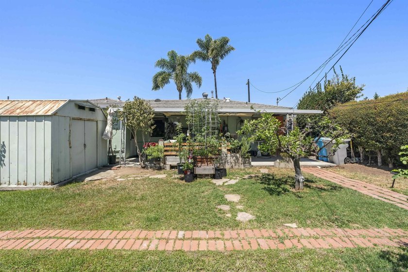 Located just 2 blocks from Azalea Park (north) situated on a - photo 22