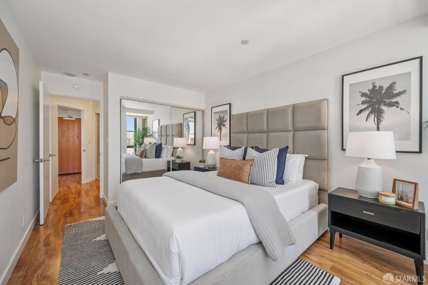Stunning city-view residence at Daniel Burnham Court offering - photo 26