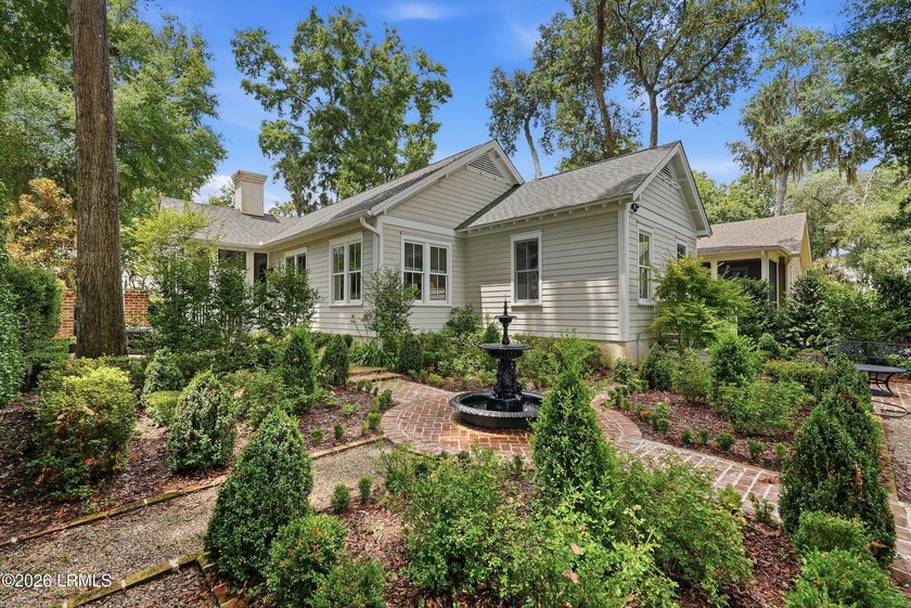 Welcome to this beautifully maintained 2-bedroom, 2-bathroom - photo 31