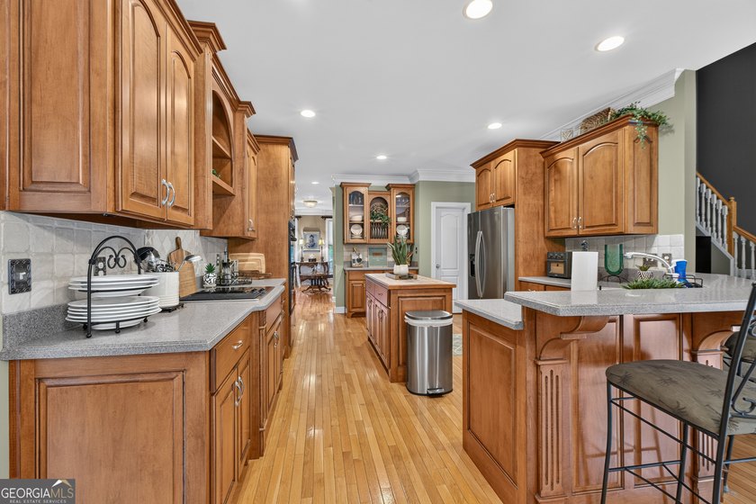 Welcome to this exceptional, one-owner lakefront home, offered - photo 31