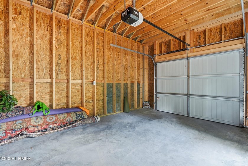 Welcome to this beautifully maintained 2-bedroom, 2-bathroom - photo 33