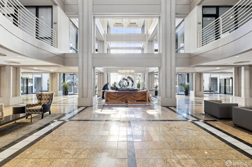 Stunning city-view residence at Daniel Burnham Court offering - photo 45
