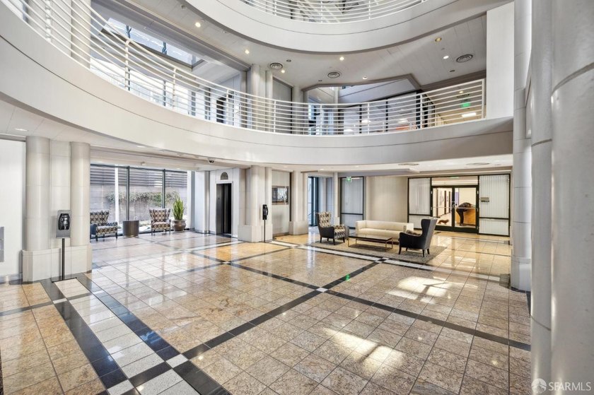 Stunning city-view residence at Daniel Burnham Court offering - photo 46