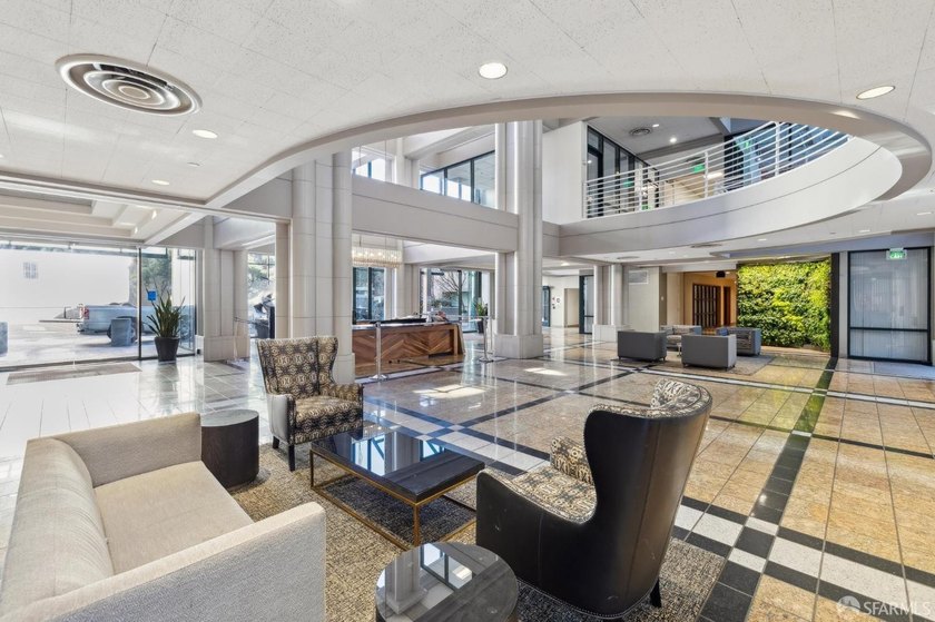 Stunning city-view residence at Daniel Burnham Court offering - photo 47