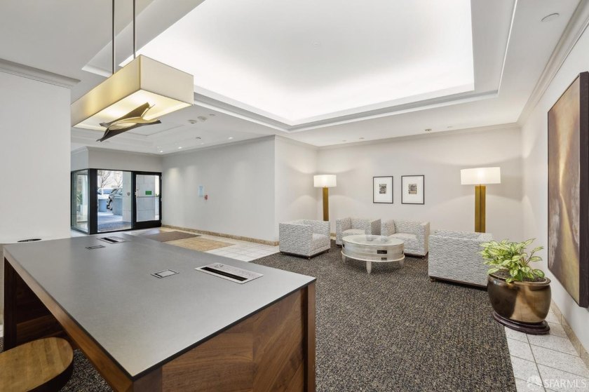 Stunning city-view residence at Daniel Burnham Court offering - photo 49