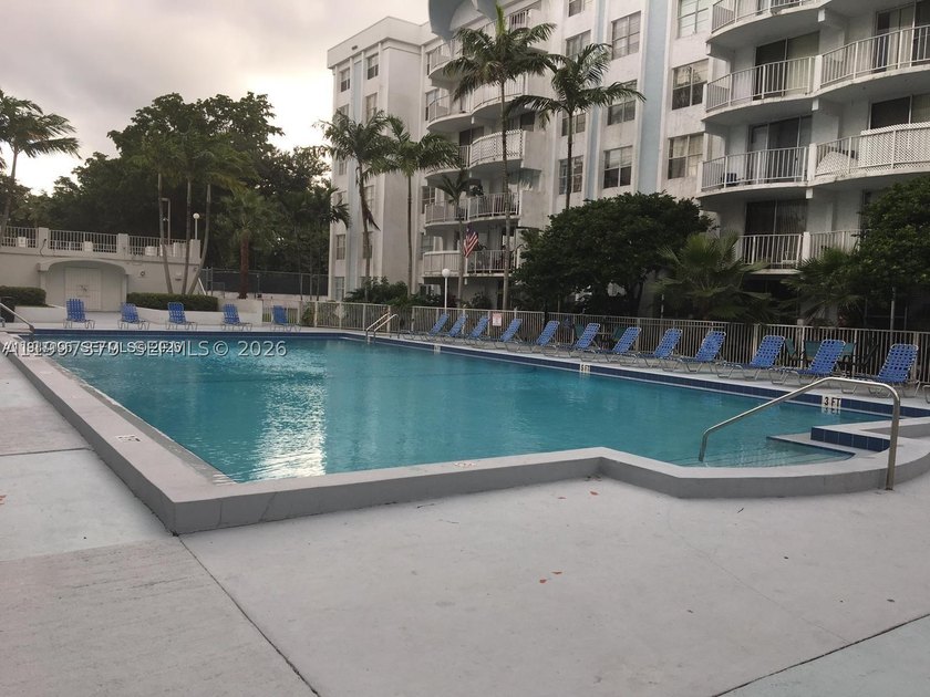 Beautiful condo apartment, is a gated community. With a great - photo 11