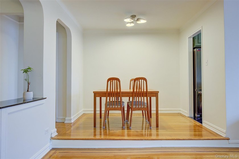 FOREST HILLS SOUTH Very sunny &amp; spacious, 1 Bedroom / 1 Bathroom - photo 15