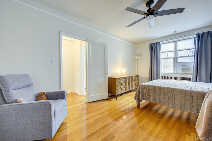 FOREST HILLS SOUTH Very sunny &amp; spacious, 1 Bedroom / 1 Bathroom - photo 22