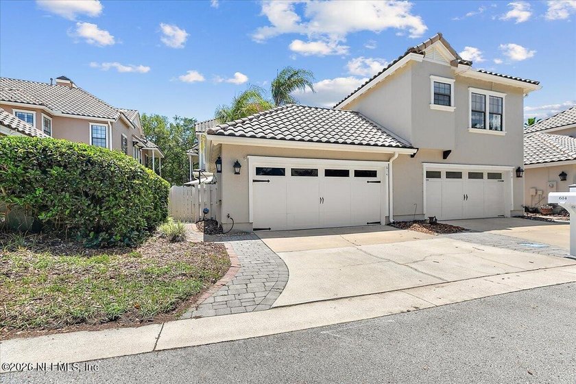 Live in the heart of amenity-rich, golf neighborhood PALENCIA in - photo 22