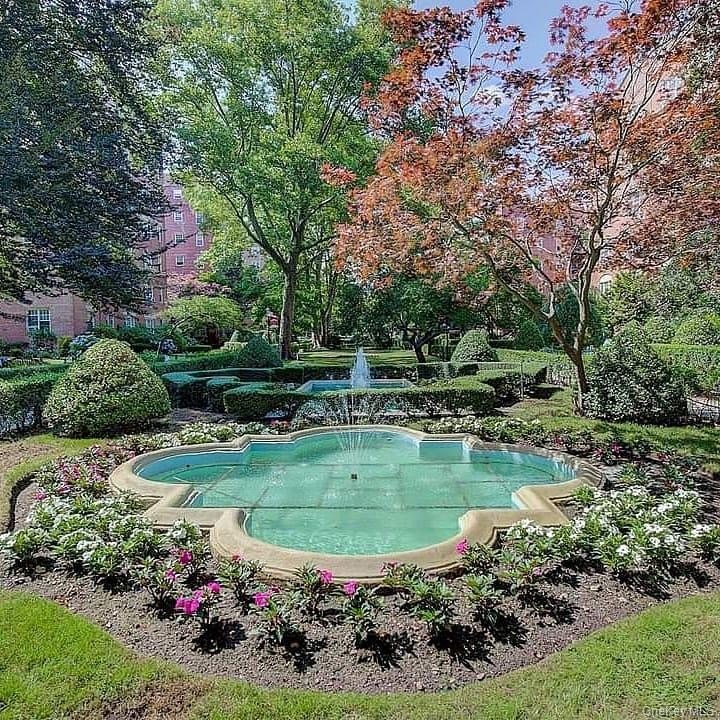 FOREST HILLS SOUTH Very sunny &amp; spacious, 1 Bedroom / 1 Bathroom - photo 33