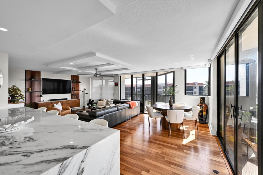 Experience the ultimate Florida lifestyle in this stunning 3/2 - photo 13