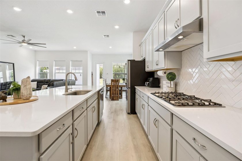 Under contract-accepting backup offers. OAKLAND PARK---a Parade - photo 18