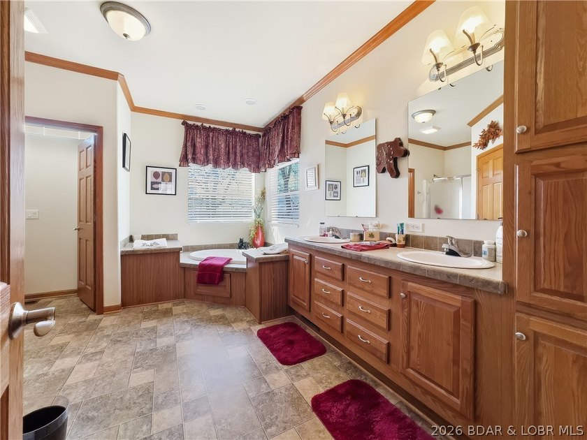 Unique country home with impressive lake views on 1.7 acres &amp; a - photo 20