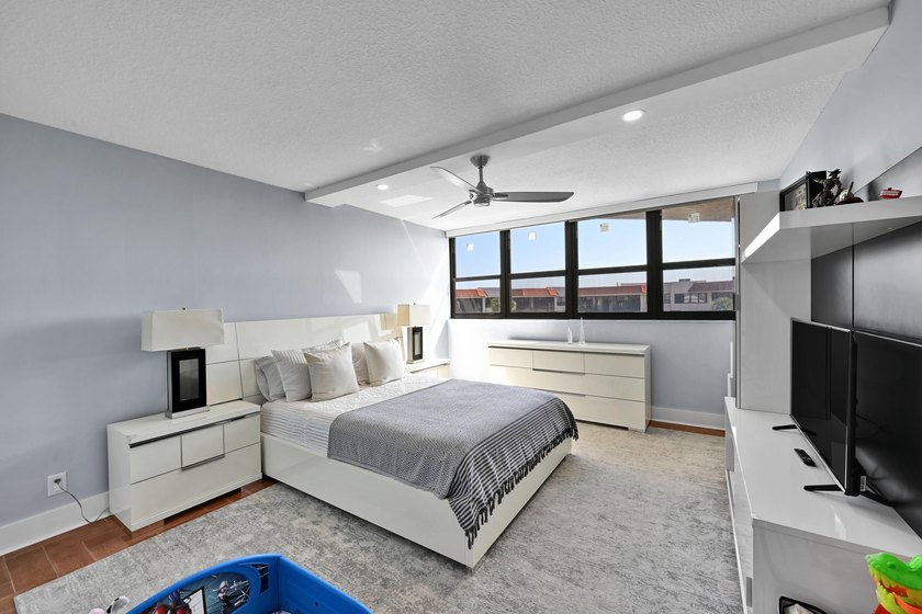 Experience the ultimate Florida lifestyle in this stunning 3/2 - photo 25