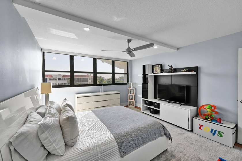 Experience the ultimate Florida lifestyle in this stunning 3/2 - photo 26