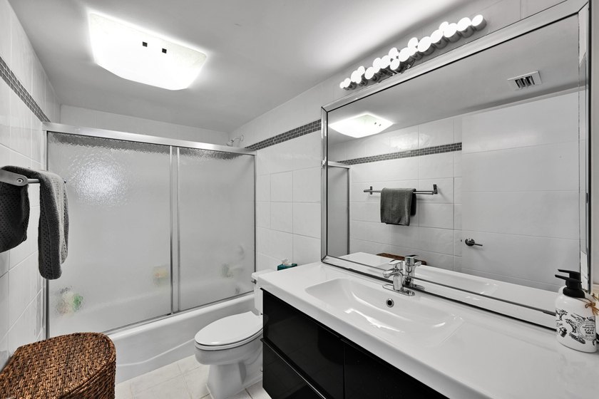 Experience the ultimate Florida lifestyle in this stunning 3/2 - photo 27