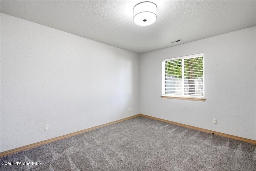 Attractive Hayden rancher offering the ease of one-level living! - photo 33
