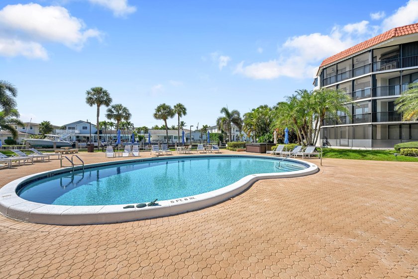 Experience the ultimate Florida lifestyle in this stunning 3/2 - photo 34