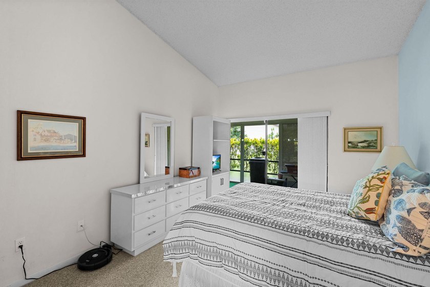 Welcome to this light and bright 2 bedroom, 2 bath townhouse - photo 19