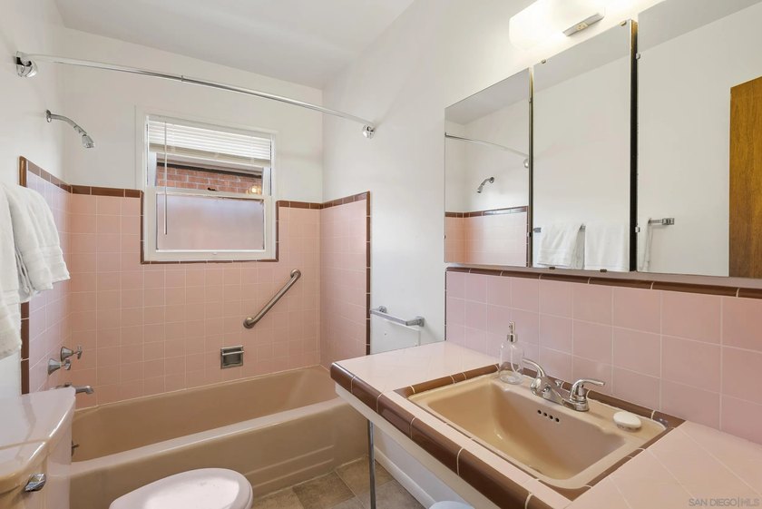 Nestled on a quiet street in the highly desirable Del Cerro - photo 20