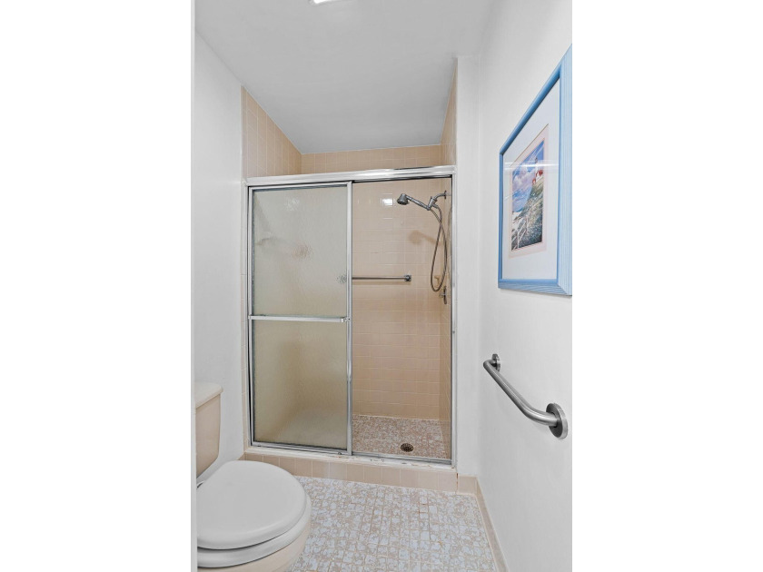 Welcome to this light and bright 2 bedroom, 2 bath townhouse - photo 21