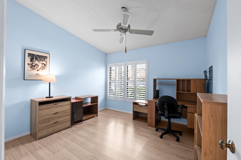 Welcome to this light and bright 2 bedroom, 2 bath townhouse - photo 22