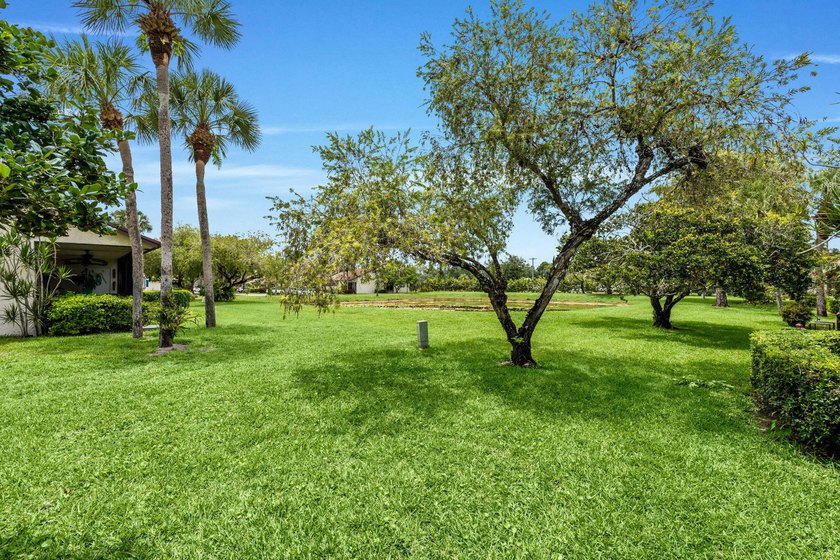 Welcome to this light and bright 2 bedroom, 2 bath townhouse - photo 30