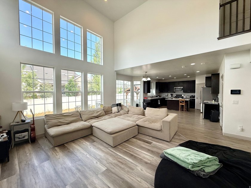 Better than new and move-in ready! Skip the wait and save - photo 3