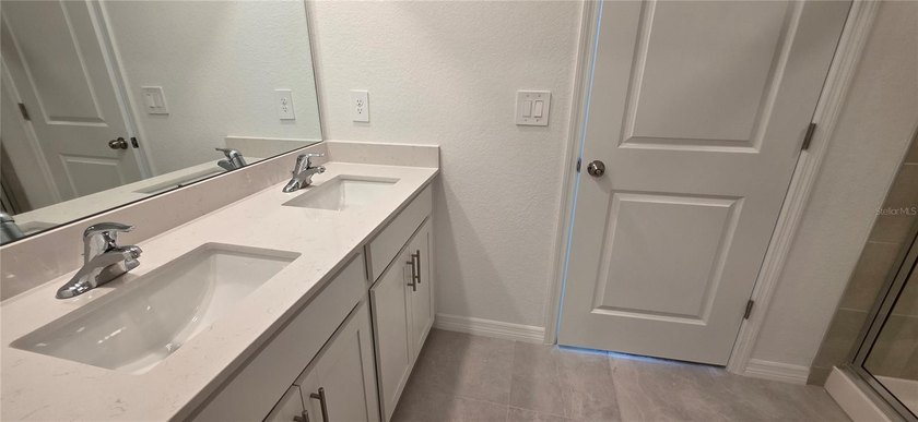 Brand-new and move-in ready! This Lennar Bennett floor plan in - photo 11