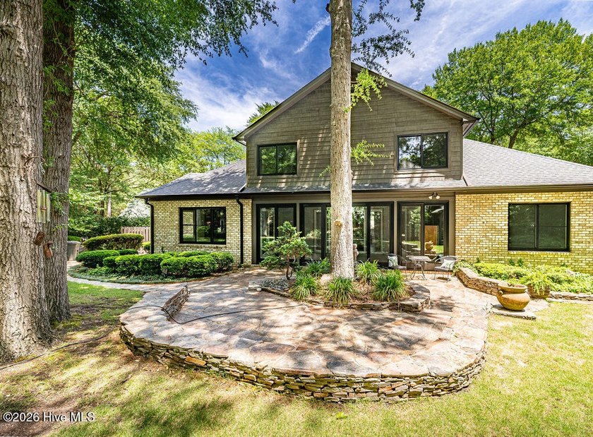 PRICED $65,000 BELOW APPRAISED VALUE Trophy Home in the heart of - photo 5