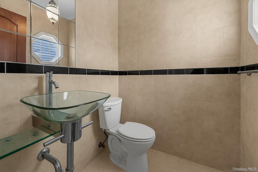 Beautiful and spacious home featuring 4 bedrooms and 2.5 - photo 6