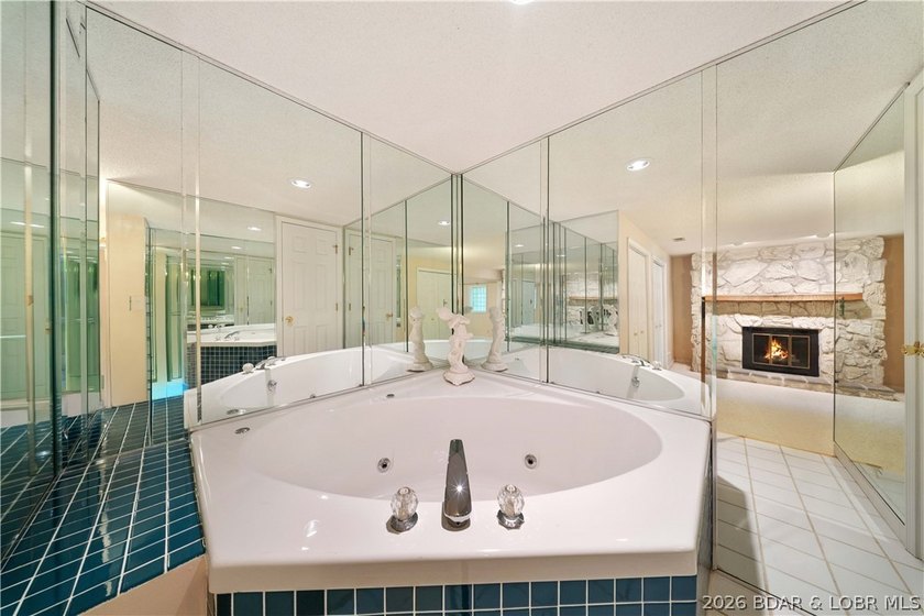 Rarely does a lake property come along that offers this - photo 37