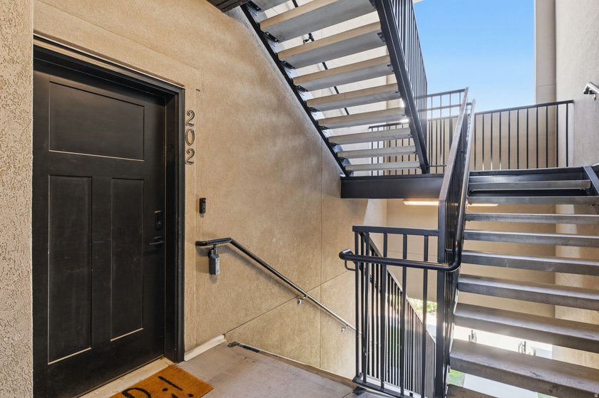 Beautiful Edge condo featuring 9-foot ceilings, ample storage - photo 3