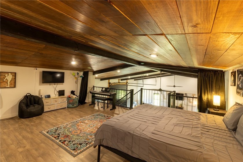 Beautiful 2,800 sq. ft. home plus a 2,400 sq. ft. shop on 6.10 - photo 14