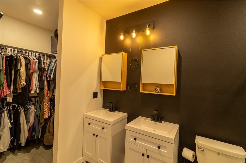 Beautiful 2,800 sq. ft. home plus a 2,400 sq. ft. shop on 6.10 - photo 15