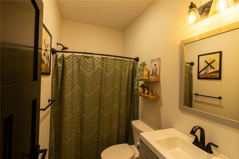 Beautiful 2,800 sq. ft. home plus a 2,400 sq. ft. shop on 6.10 - photo 20