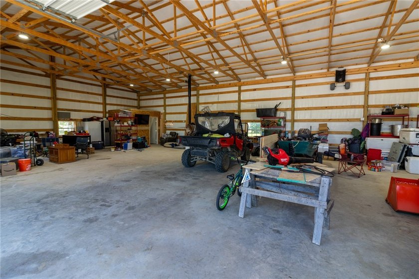 Beautiful 2,800 sq. ft. home plus a 2,400 sq. ft. shop on 6.10 - photo 29