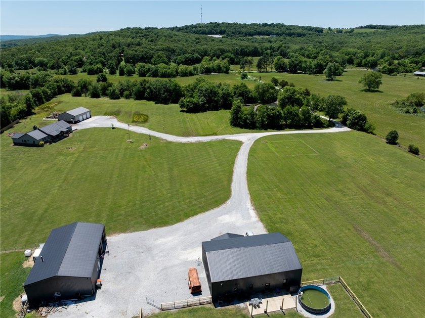 Beautiful 2,800 sq. ft. home plus a 2,400 sq. ft. shop on 6.10 - photo 34