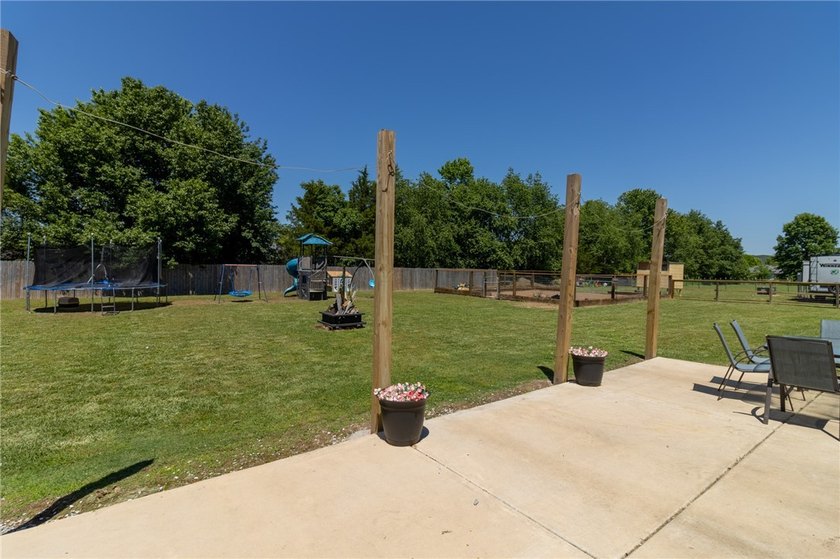 Beautiful 2,800 sq. ft. home plus a 2,400 sq. ft. shop on 6.10 - photo 35