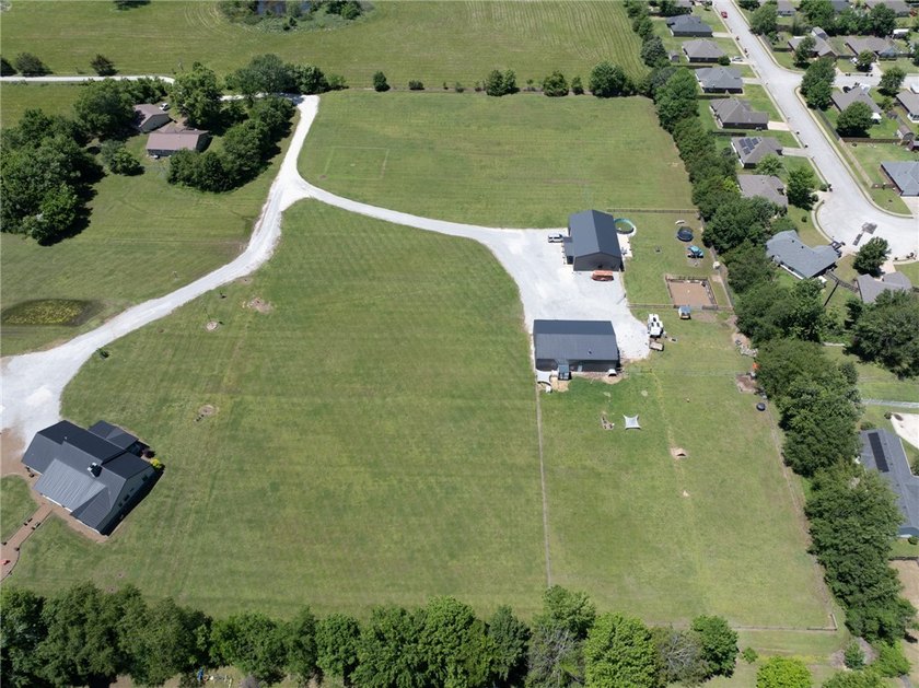 Beautiful 2,800 sq. ft. home plus a 2,400 sq. ft. shop on 6.10 - photo 38