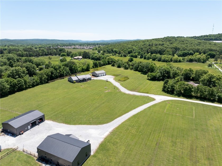 Beautiful 2,800 sq. ft. home plus a 2,400 sq. ft. shop on 6.10 - photo 40