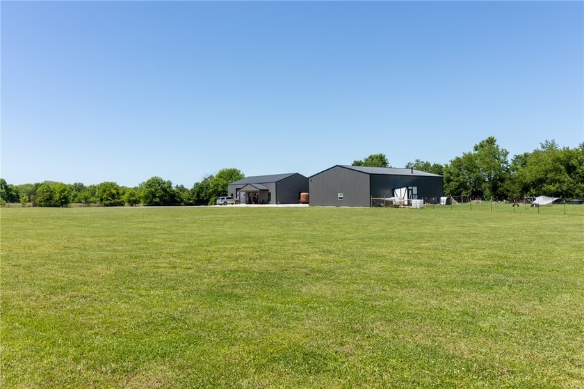 Beautiful 2,800 sq. ft. home plus a 2,400 sq. ft. shop on 6.10 - photo 41