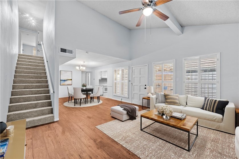 Welcome to this beautifully remodeled corner-unit townhouse - photo 9