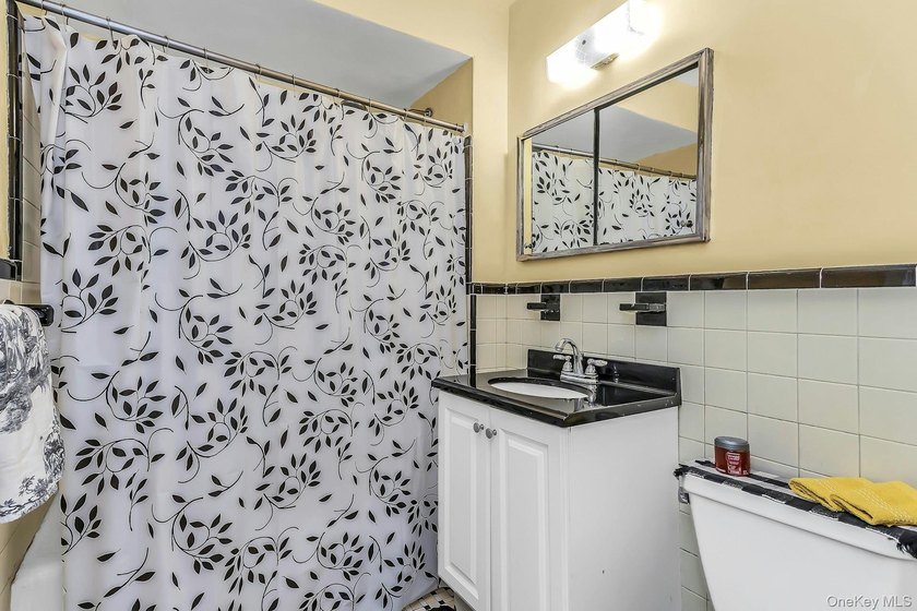 Going Going! Gone! Spacious and beautifully maintained - photo 12