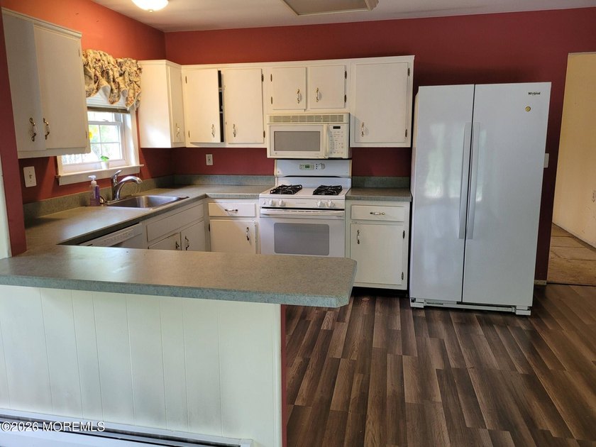 IMMEDIATE OCCUPANCY - Charming Yellowstone Model on Quiet Street - photo 12