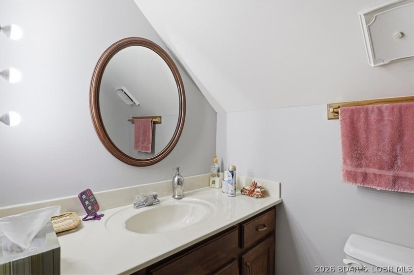 Discover a revitalized lakefront getaway situated at the 61.5 - photo 20