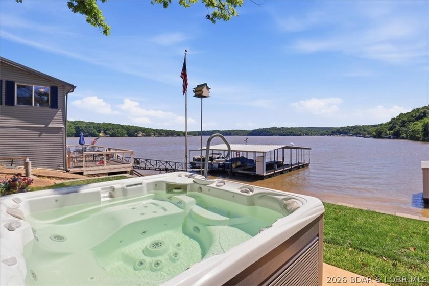 Discover a revitalized lakefront getaway situated at the 61.5 - photo 21