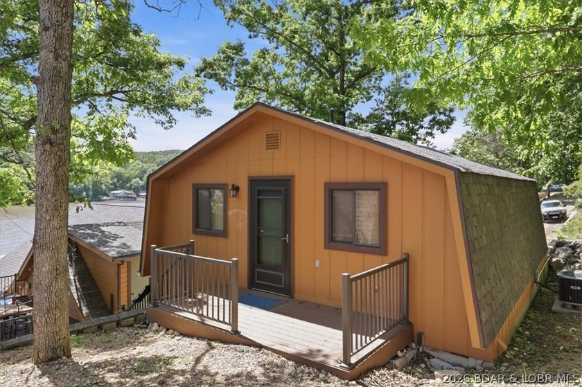 Discover a revitalized lakefront getaway situated at the 61.5 - photo 25