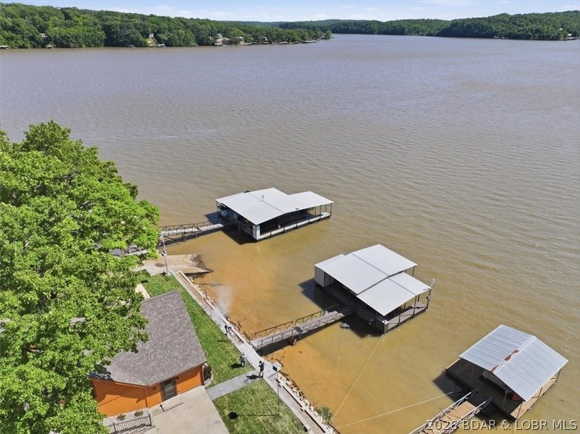 Discover a revitalized lakefront getaway situated at the 61.5 - photo 34
